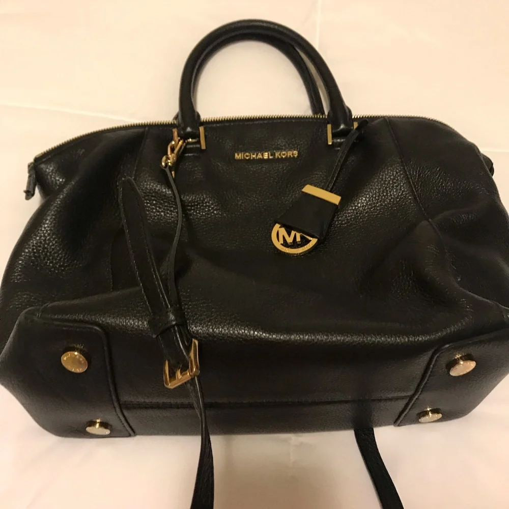 Michael Kors Riley Purse - Picture 1 of 11